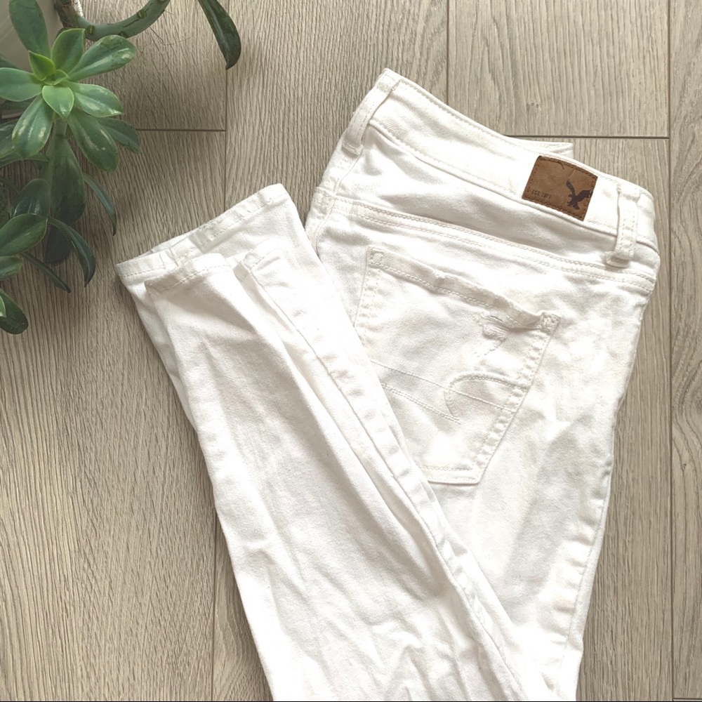 AE- White Distressed Stretch Jegging Crop